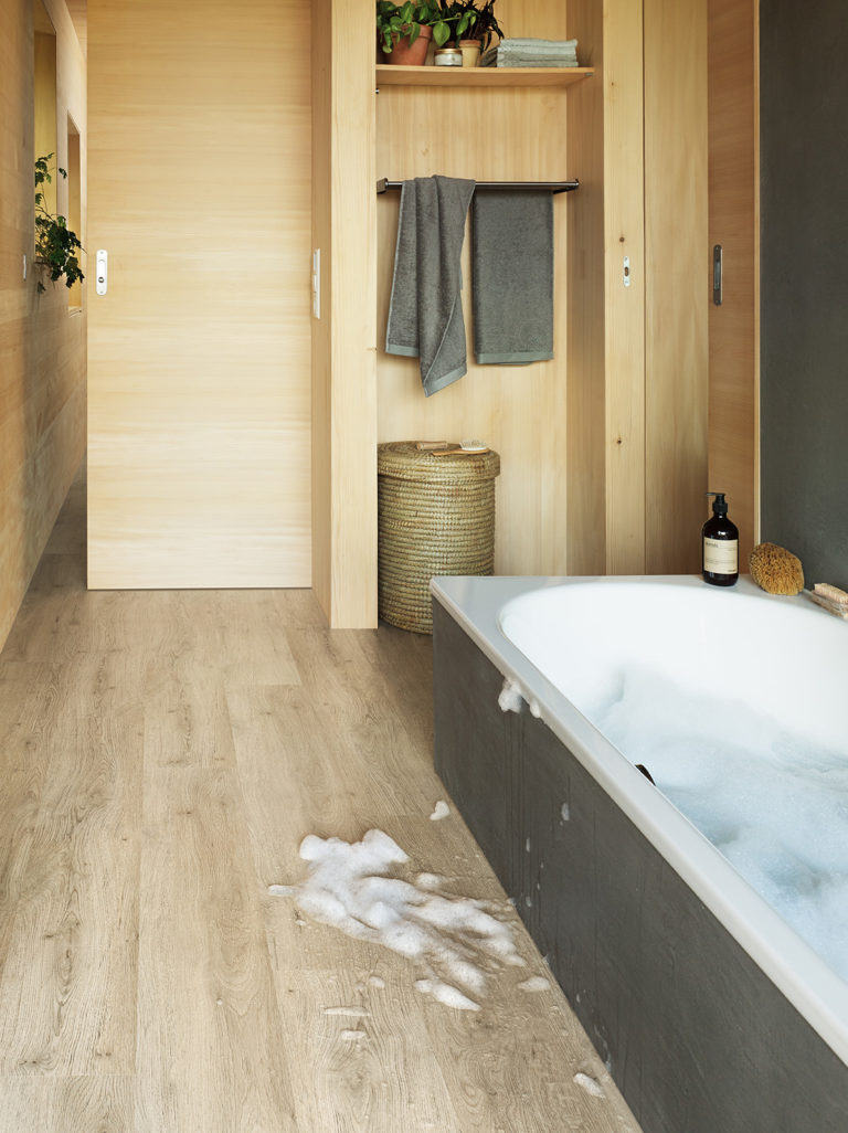 Ein Vinylboden im Bad: so wird das Bad zum Wohnzimmer – tilo Blog